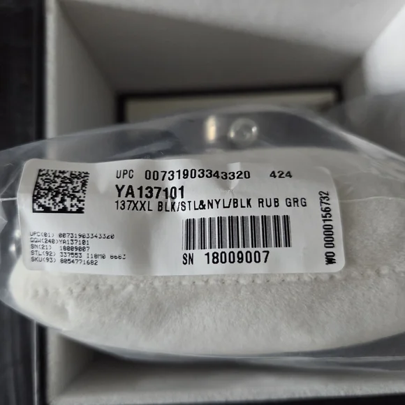 Gucci Black and Silver Watch with Red and Green Accents. - Picture 3 of 6